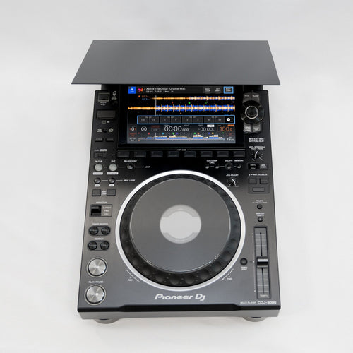 Before and after – CDJ display without and with DJ Sun Cover glare protection
